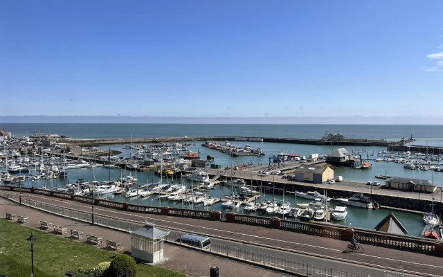 Royal Harbour Hotel