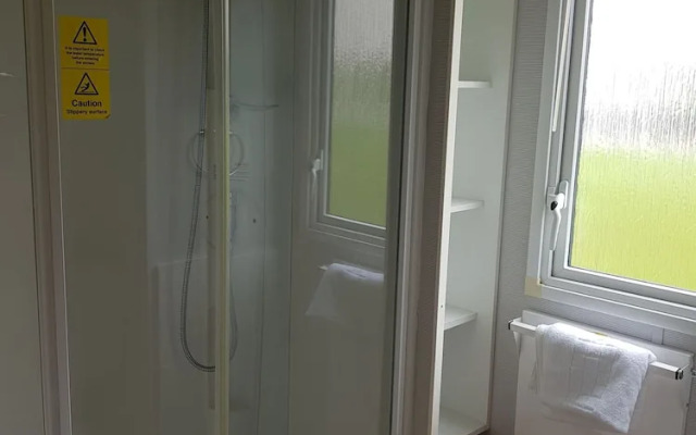 2br-pool-garden-parking-wifi-sleeps6