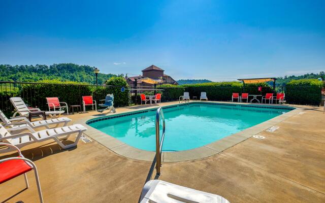 Super 8 by Wyndham Helen