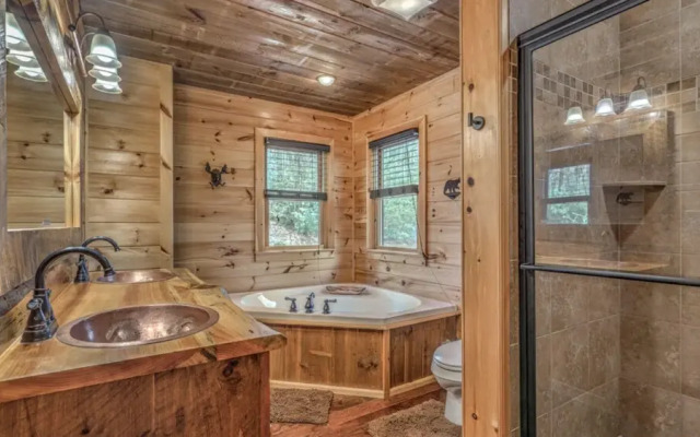 Aska Pines by Escape to Blue Ridge