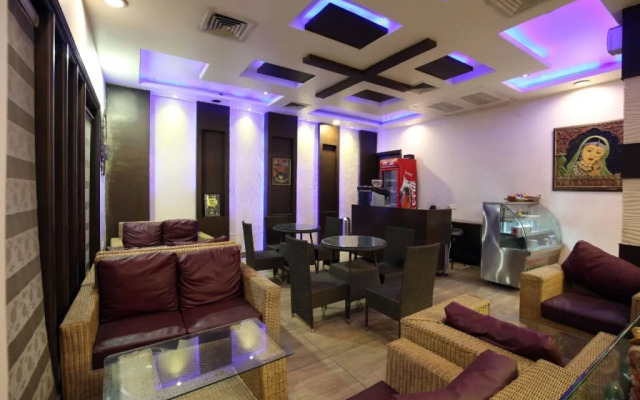 OYO Flagship 113 Golden Temple Road