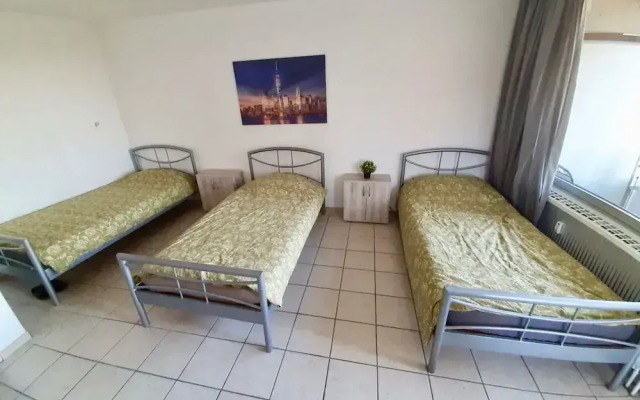 Apartment With Balcony Near Dusseldorf