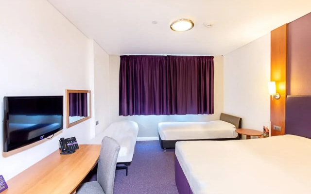 Premier Inn Abu Dhabi Airport (Business Park)