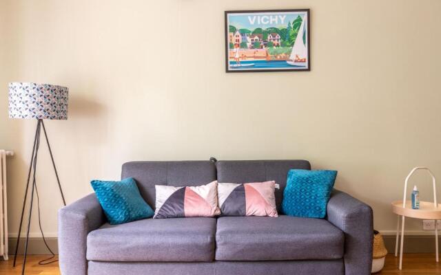 VICTORIA STANDING Calme, neuf et plein centre