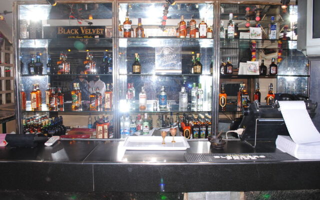 Oyo 11647 Hotel Metro