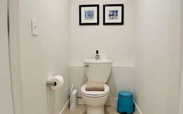 Phinneywood Basement Hideaway - Zoo meets Lake