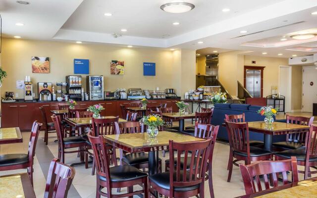 Comfort Inn & Suites LaGuardia Airport