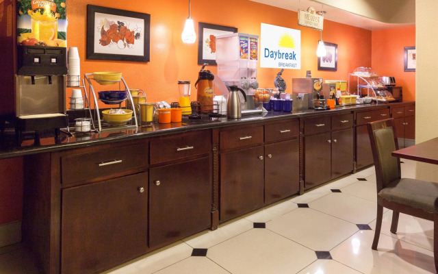 Lone Star Inn & Suites