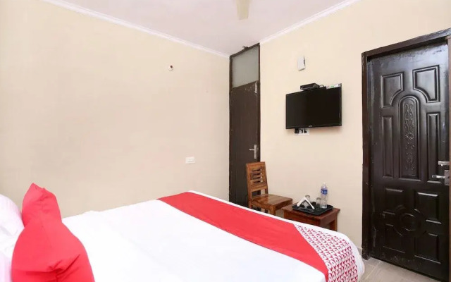 OYO 16875 Hotel Skyz