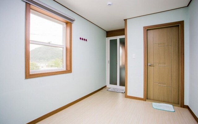 Gangneung Jeongdongjin Joyful Pension