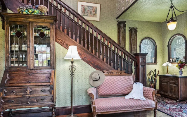 Sundara West Bed and Breakfast