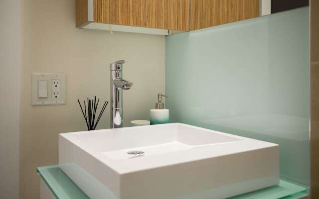QuickStay - Stylish 2-Bedroom Downtown Condo