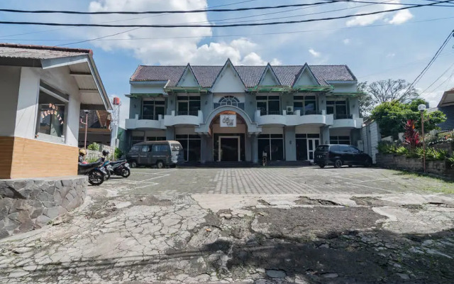 Dequr Hotel Dipati Ukur Mitra RedDoorz