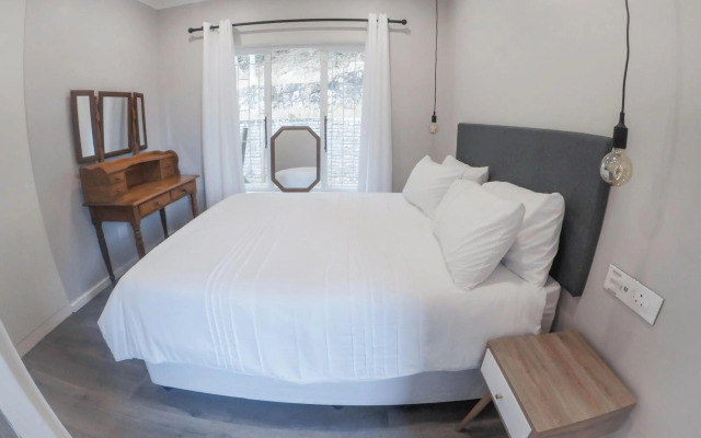 Strelitzia Apartments