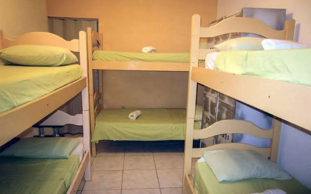 Swell's Hostel & Suites