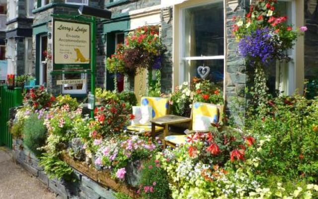 Larrys Lodge