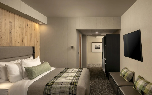 Peaks Hotel & Suites