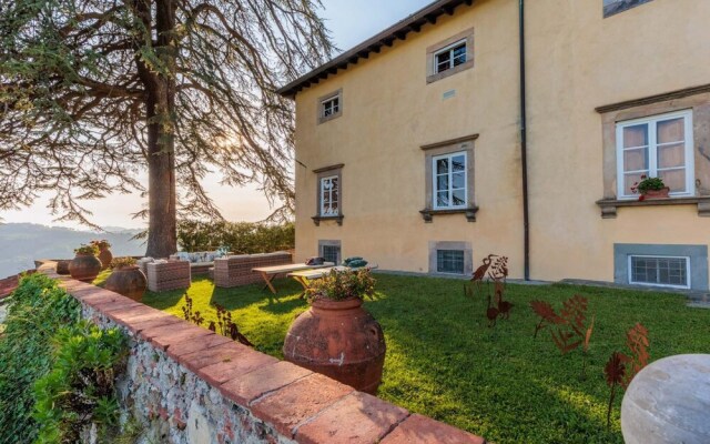 Villa Borbone - Perched on the Lucca Hills