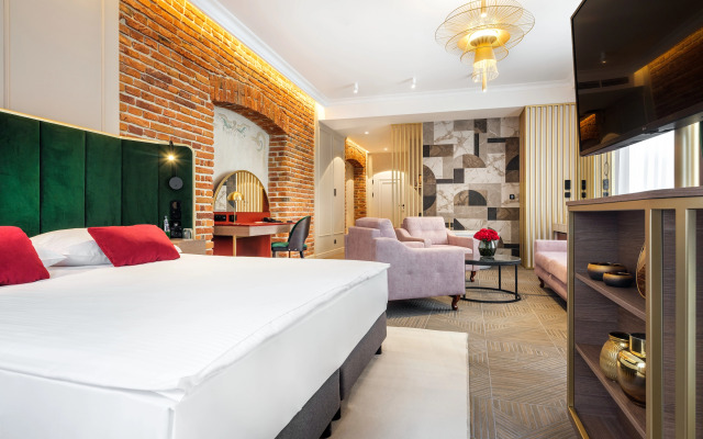 Hotel Golden Queen
