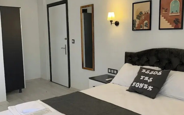 Assos taş konak