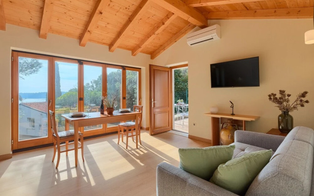 Holiday House in Pula 30 m From the sea