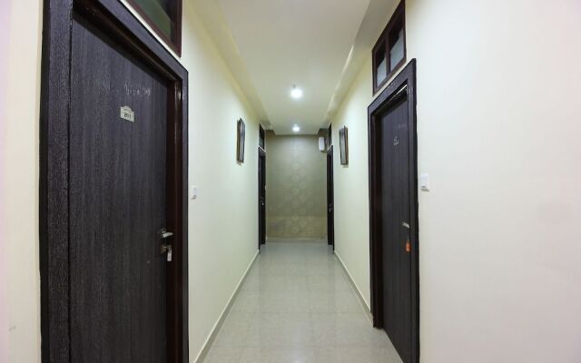 OYO 22737 Chandra Grand Hotel