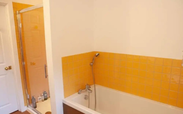 Spacious 3 Bedroom Georgian House in Bristol