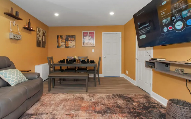 Spacious 3BR DTWN Condo with Pool