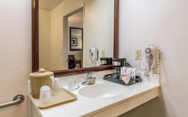 Quality Inn Fresno Near University