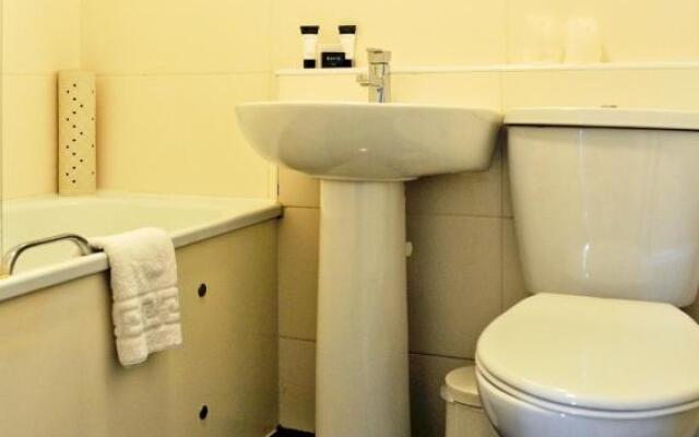 Raglan Hotel
