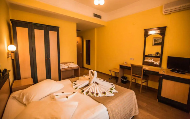 Tassaray Hotel