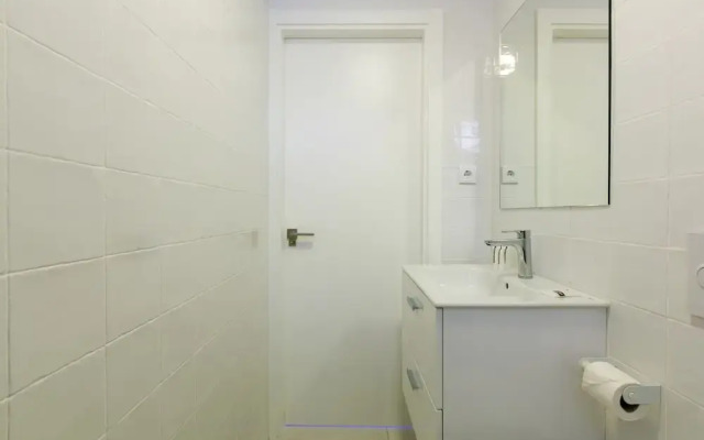 RENTHAS Calabeach Apartment