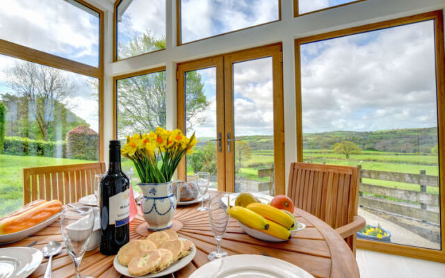 Holiday Home Nythfa