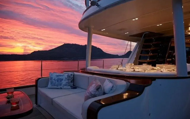 Sailing Yacht Glorious