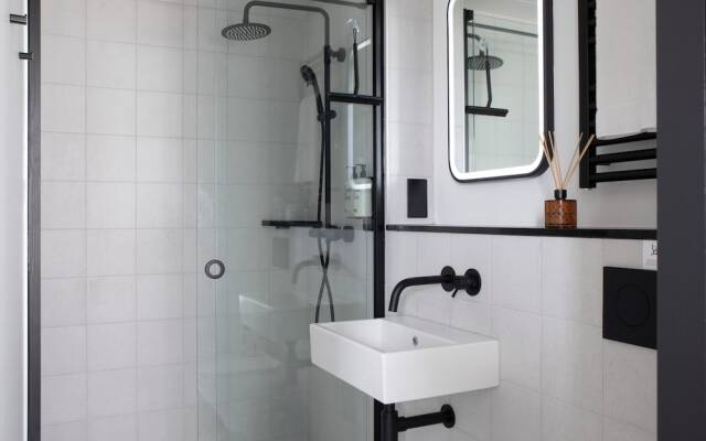 Bob W Tower Hill Studios