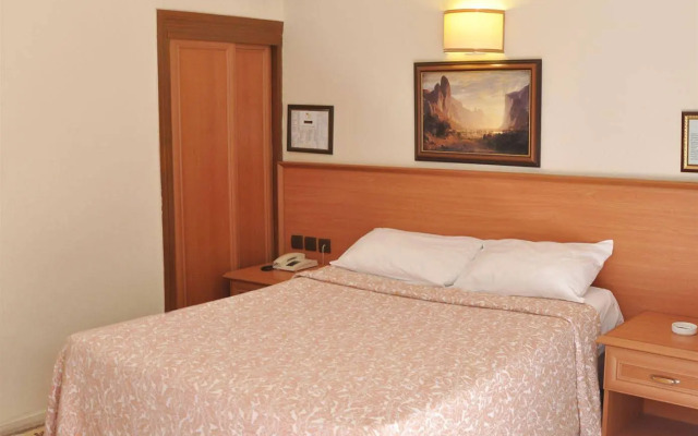 Ronax Hotel