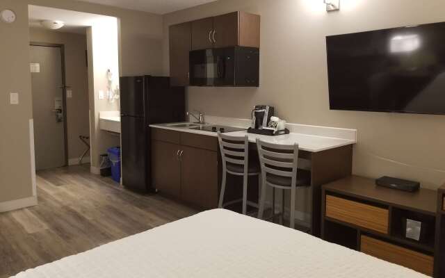 Super 8 by Wyndham Winnipeg West