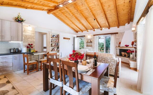 Aristea - 2 BR Villa Surrounded by Olive Groves