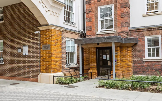 Modern and Stylish Apartment in West Kensington