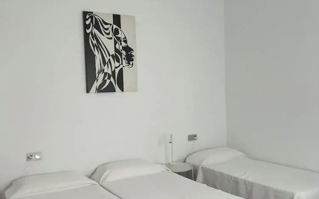 Hospederia Almundo by Alexandra Realty