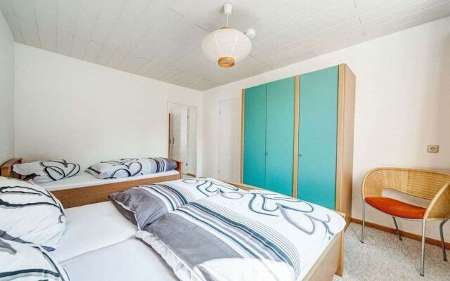 Cozy Apartment Near Trails