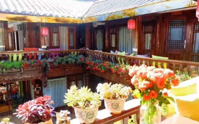 Floral Hotel·Yunjing Zhinan Hotel(Dayan Gucheng dashuiche store)