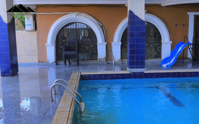 Pyramita Hotel
