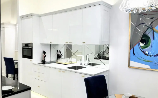 MONDRIAN Luxury Suites UNESCO Old Town