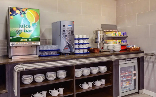 Holiday Inn Express Birmingham–South A45