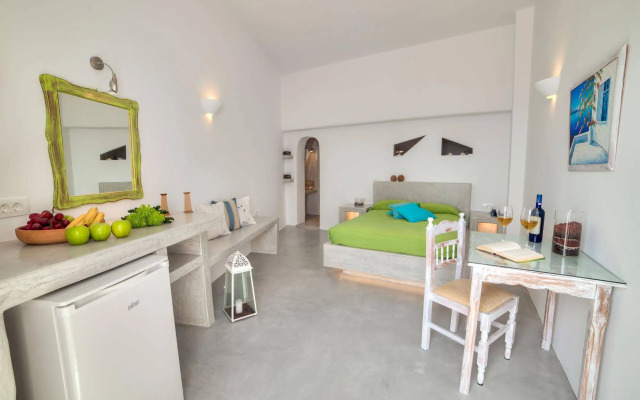 Kima Oia Suites