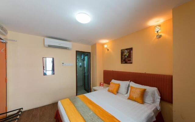 OYO 137 1st Centro Hotel