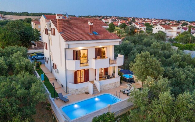 Awesome Home in Sv Filip i Jakov With Sauna, Wifi and 5 Bedrooms