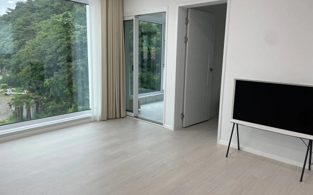 Lim Sea Side Poolvilla Pension