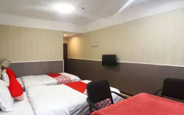 Chongqing Lushan Junwei Business Hotel